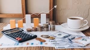 Representação ampla da importância da alfabetização econômica para o dia a dia, destacando a relação entre indicadores econômicos, uso de crédito e controle de gastos pessoais.