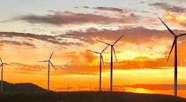 Brasil se destaca no cenário internacional ao ampliar investimentos em energia renovável e consolidar uma das matrizes elétricas mais limpas entre as grandes economias.