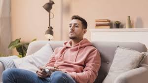 Imagem ilustrativa que contextualiza a relação entre rotinas de trabalho sedentárias e mudanças fisiológicas observadas em pessoas que passam muitas horas sentadas diariamente.