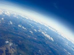 O estudo dos oceanos revela fenômenos inexplicáveis, como áreas de desaparecimento de embarcações, correntes misteriosas e espécies desconhecidas. Esses enigmas reforçam que, mesmo no século XXI, grande parte dos mares do planeta permanece fora do alcance do conhecimento humano.