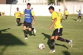 A consolidação de centros de formação, diretrizes institucionais e equipes multidisciplinares fez da base um investimento estratégico, com reflexos diretos na economia do futebol e na renovação constante de talentos.