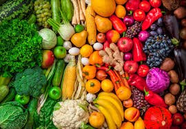 Evidências científicas mostram que a relação entre alimentação e saúde mental envolve múltiplos fatores biológicos, como inflamação, microbiota intestinal e metabolismo cerebral. A pesquisa atual busca compreender como esses mecanismos se conectam e afetam o comportamento e o estado emocional.