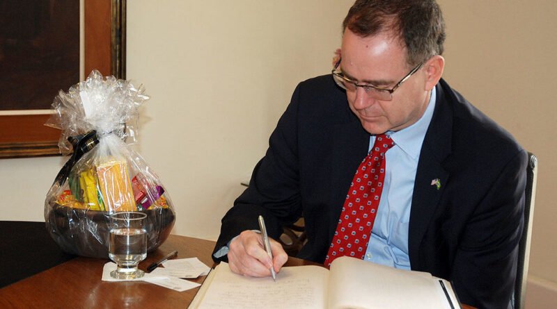 Estatísticas de cartórios indicam diferenças entre o nome mais usado na população total e os mais registrados em um único ano, evidenciando mudanças culturais ao longo do tempo.