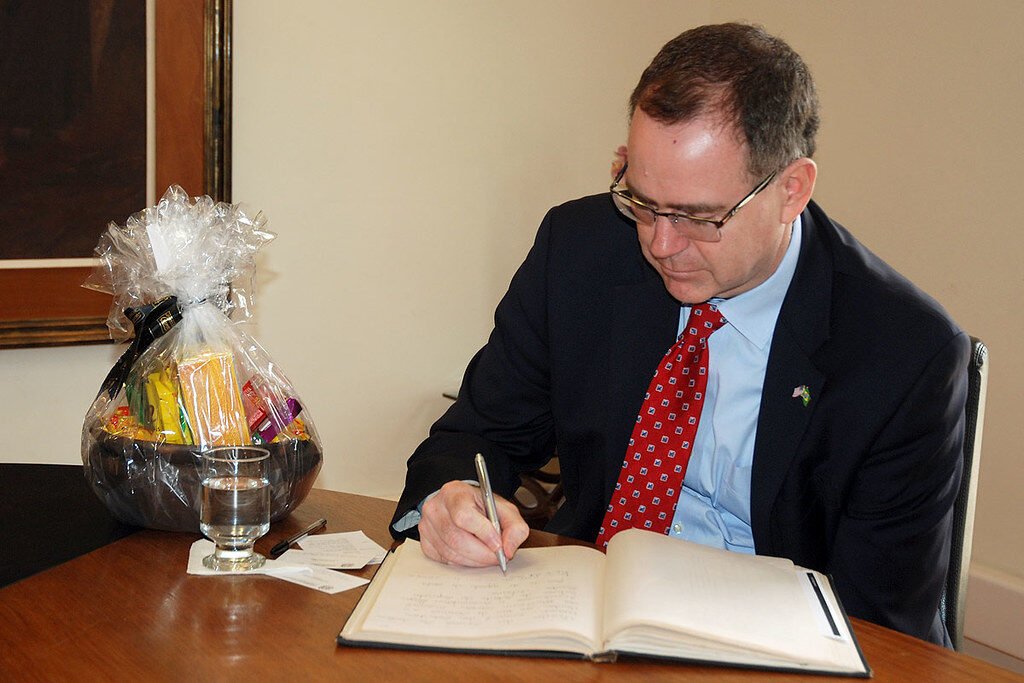 Estatísticas de cartórios indicam diferenças entre o nome mais usado na população total e os mais registrados em um único ano, evidenciando mudanças culturais ao longo do tempo.