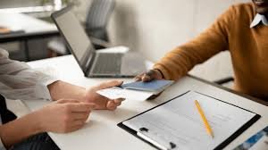 Texto alternativo: Explicação geral sobre os requisitos do seguro-desemprego, destacando tempo mínimo de trabalho, formas de desligamento e motivos comuns de negativa do benefício.