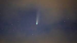 Texto alternativo: Contexto astronômico da passagem do 3I/ATLAS pelo Sistema Solar e a relevância da presença de água em sua composição.